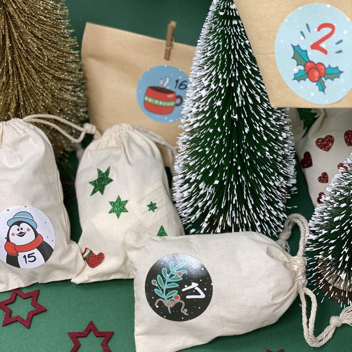 DIY Adventskalender Set - 24 Baumwollbeutel + 24 Zahlen Sticker für Advent Kalender Deko zu Weihnachten DIY Basteln