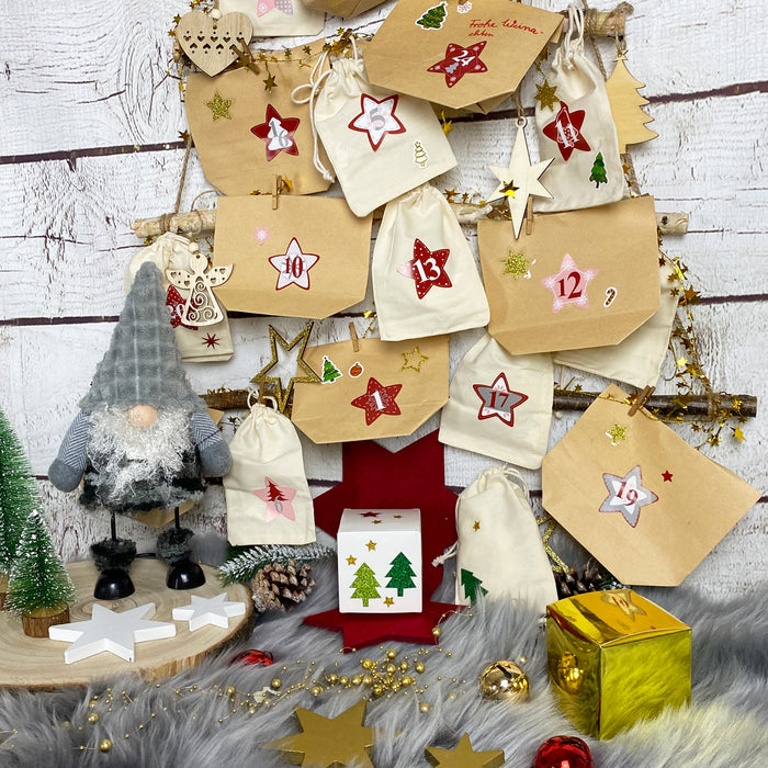 DIY Adventskalender Set - 12 Kraftpapier Tüten + 12 Baumwollsäckchen + 24 Zahlen Sticker uvm. für Weihnachten Advent Deko