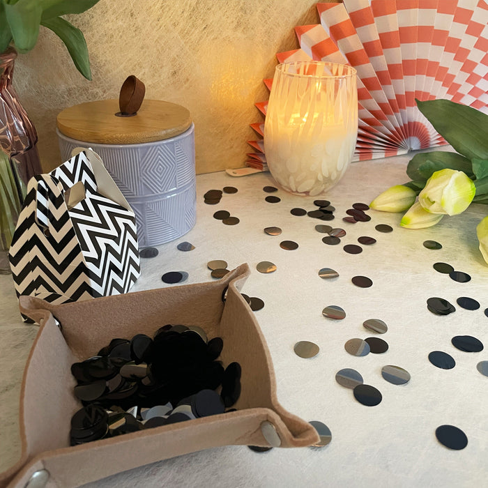 Konfetti schwarz grau rund glänzend Tisch Deko für Halloween Geburtstag Silvester Feier Jubiläum Streu Deko