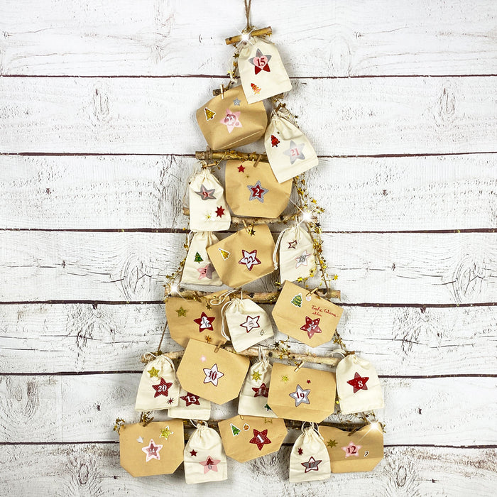 DIY Adventskalender Set - 12 Kraftpapier Tüten + 12 Baumwollsäckchen + 24 Zahlen Sticker uvm. für Weihnachten Advent Deko