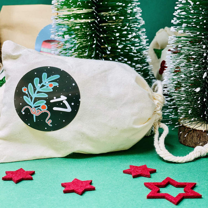 DIY Adventskalender Set - 24 Baumwollbeutel + 24 Zahlen Sticker für Advent Kalender Deko zu Weihnachten DIY Basteln