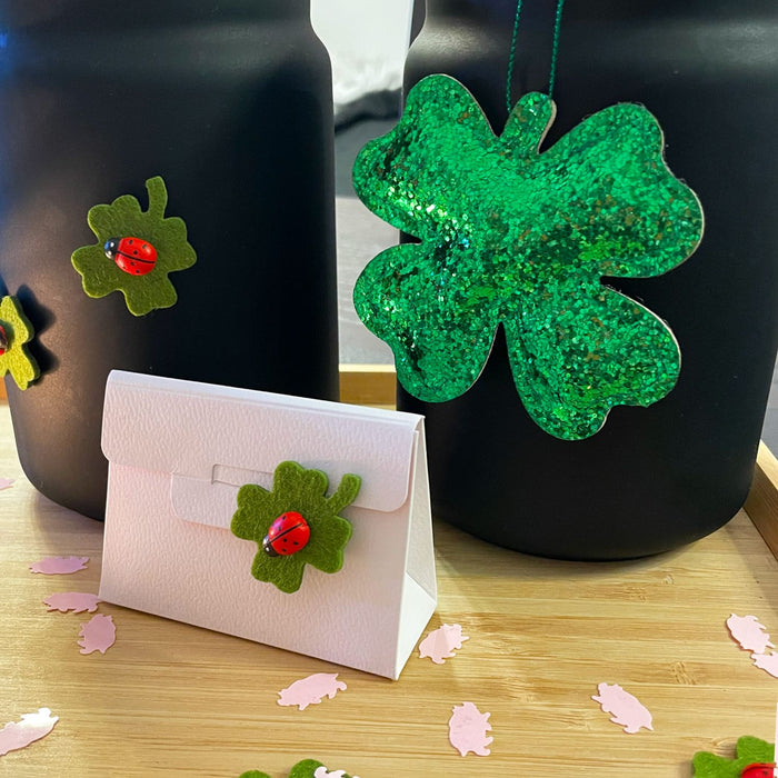 2er Set Kleeblätter Anhänger mit Pailletten zum Aufhängen Hängedeko für Geburtstag Silvester Deko - grün