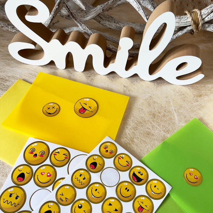 41 Smiley Sticker mit goldfarbenen Rand Verzierung Aufkleber für Geschenke Karten zum Basteln Spielen