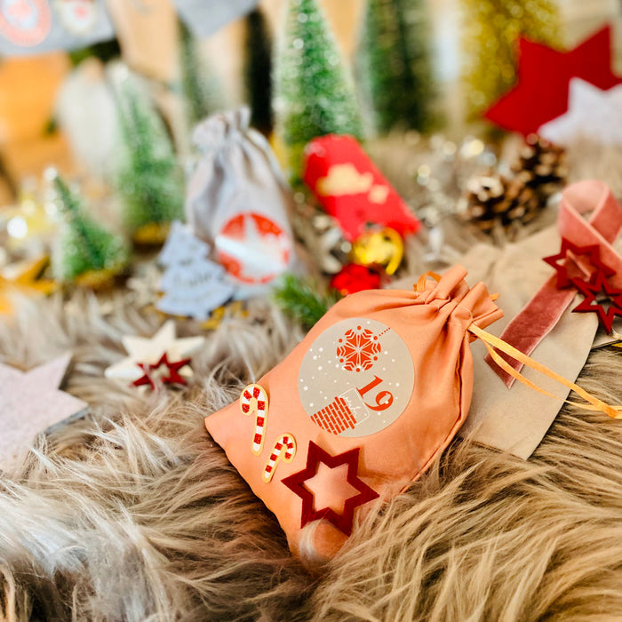 24 Baumwollsäckchen Baumwollbeutel mit Zugband Stoffsäckchen für Geschenke als Deko Weihnachten rosa grau