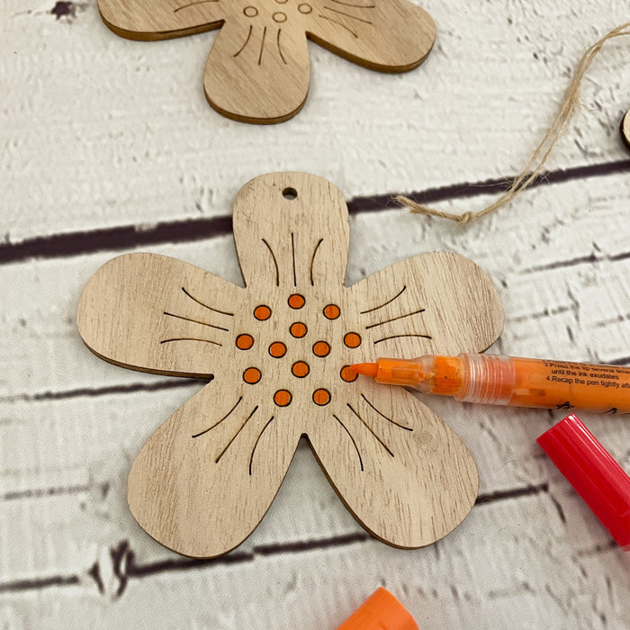 Holz Hasen und Blumen Anhänger 10er Set zum Aufhängen Hängedeko Osterstrauß Deko für Ostern zum Basteln