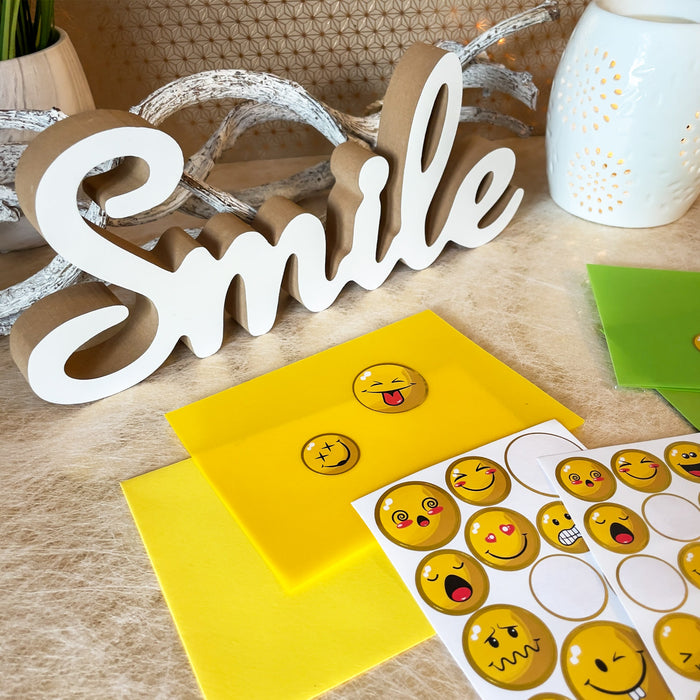 41 Smiley Sticker mit goldfarbenen Rand Verzierung Aufkleber für Geschenke Karten zum Basteln Spielen