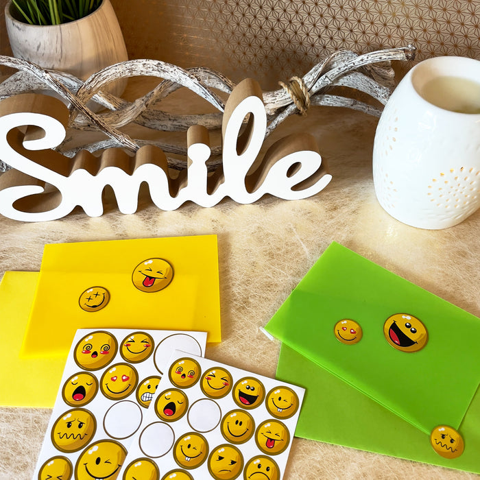 41 Smiley Sticker mit goldfarbenen Rand Verzierung Aufkleber für Geschenke Karten zum Basteln Spielen