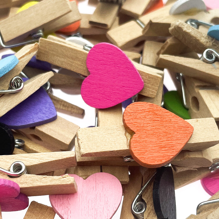 50 Mini Herz Holz Wäscheklammern Holz Miniklammern mit Herzen kleine Deko Klammern Hochzeit - bunt